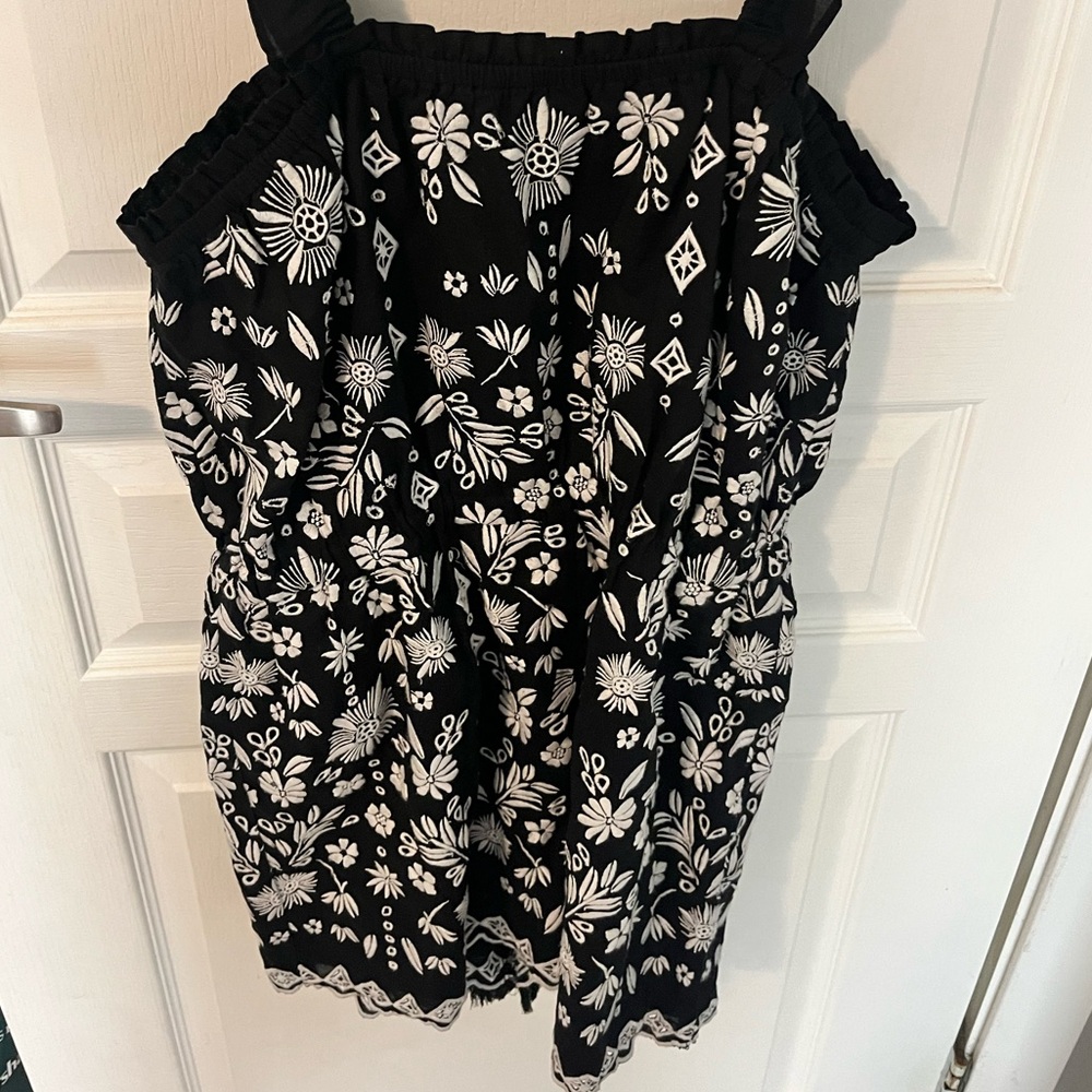 Intermix Embroidered Romper ✨ - Picture 5 of 10